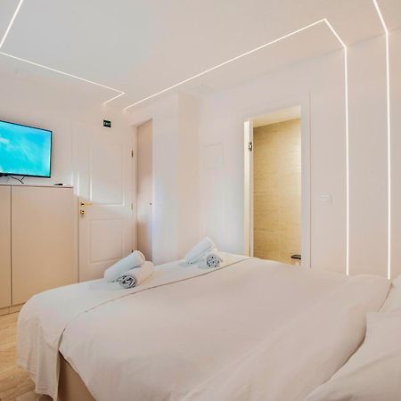 Style Rooms Split Exterior photo